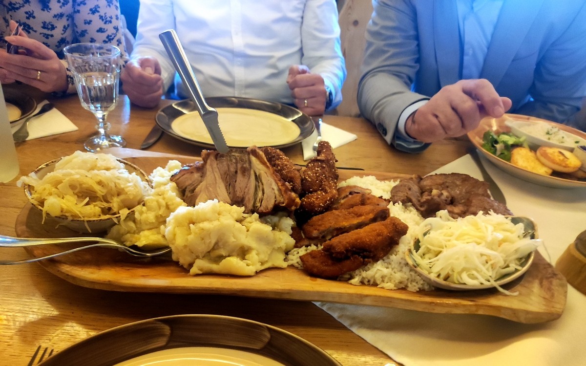 Üzleti ebéd a HCA-tól