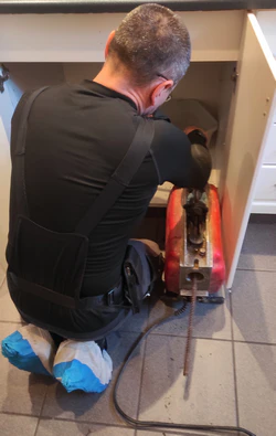 Duguláselhárítás Budapesten - munkatársunk